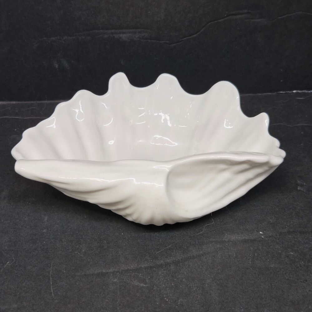 Wedgwood England Nautilus Collection White 5 3/4" Sea Shell Dish EXC